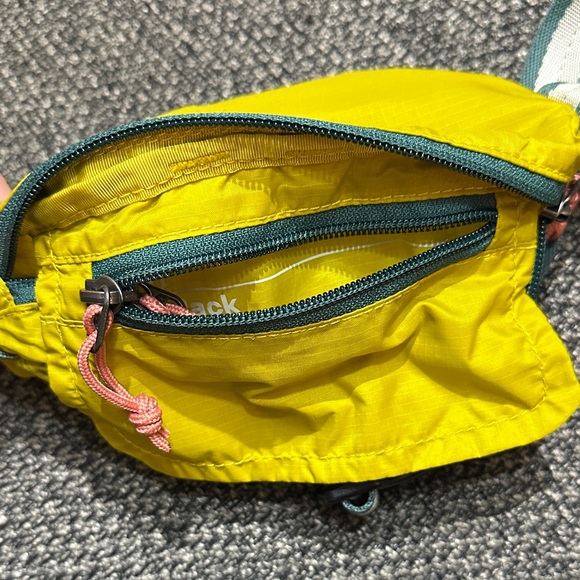 REI Stuff Travel Waist Pack in Desert Moss - Picture 6 of 7